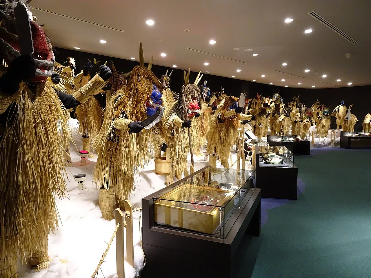 男鹿生剝鬼館面具及服飾展示的實景照片