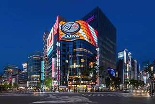 東京銀座的商店與夜間街景