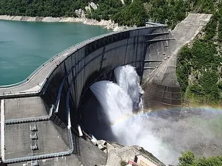 立山黑部路線的黑部水壩