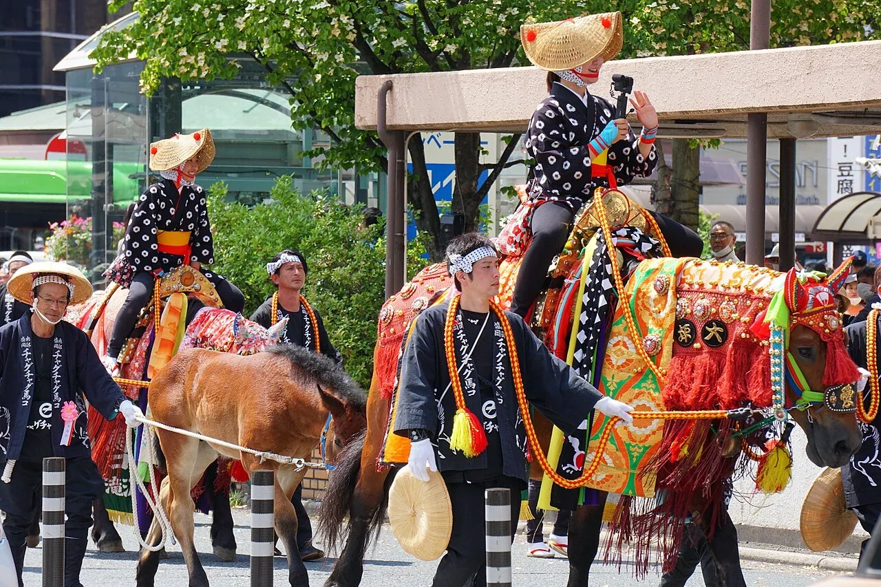 盛岡站前的 Chagu Chagu 馬祭隊伍，2023 年