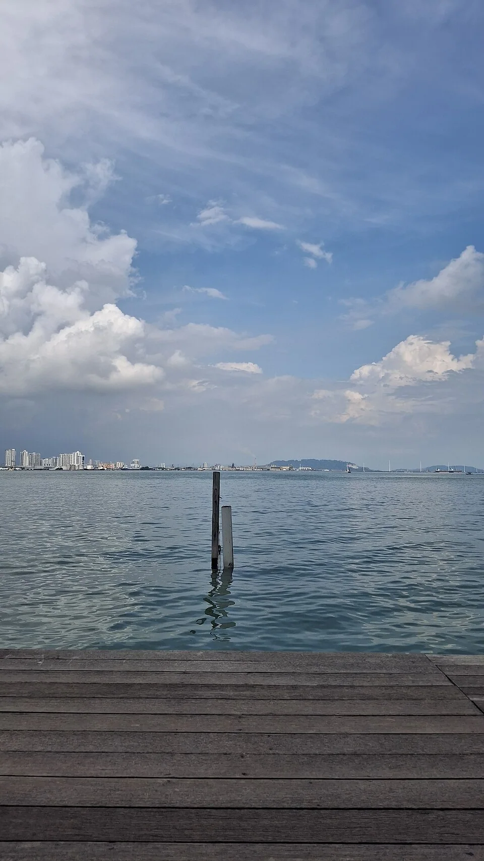 從周姓橋旁望向海面及檳城對岸的風景