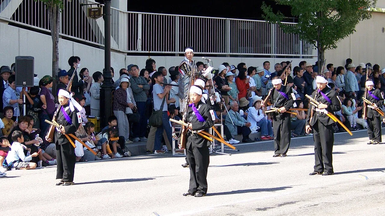 2006 年會津藩公行列中的白虎隊少年角色