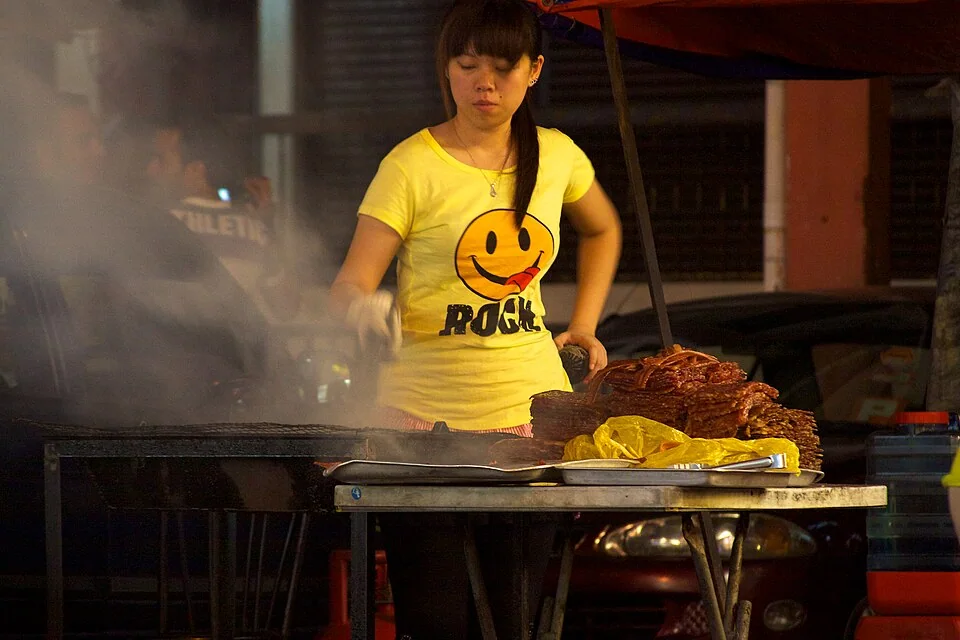 阿羅街的路邊燒烤食物攤與餐點