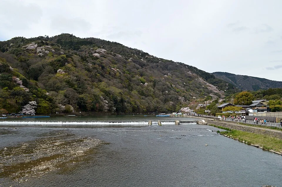 桂川與嵐山河岸的景色